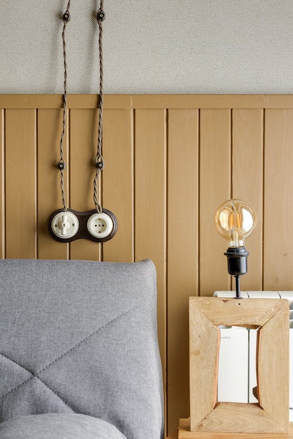 Накладные вывод кабеля и розетка с декоративными текстильными шнурами 