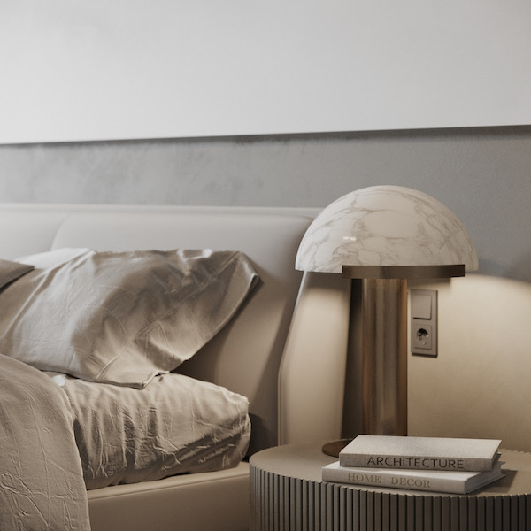 Прикроватная лампа стоит на тумбочке в спальне