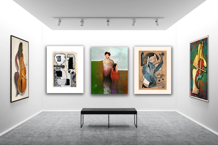 Картинная галерея, картины, направленная подсветка, скамья