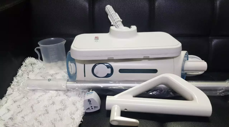 Помимо стандартной насадки для сбора мусора и загрязнений разные модели электрошвабр могут быть укомплектованы другими полезными дополнениями и опциями Аксессуары для электрошвабры