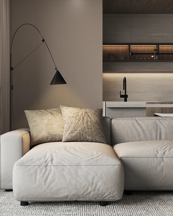 Торшер с простой геометрией и качественным покрытием становится акцентным элементом композиции Встроенная кухня, мягкая бежевая мебель, черный торшер