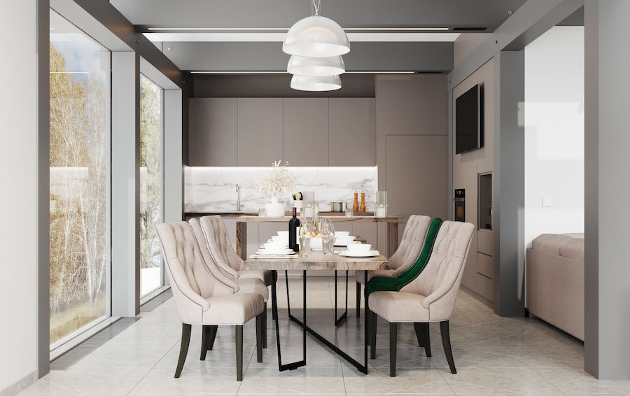 Кухня с обеденным сервированным столом и мягкими стульями, панорамные окна, многофунциональное освещение