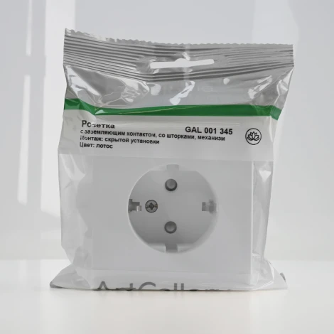 Розетка с заземлением и шторками (лотос) Systeme Electric GAL001345