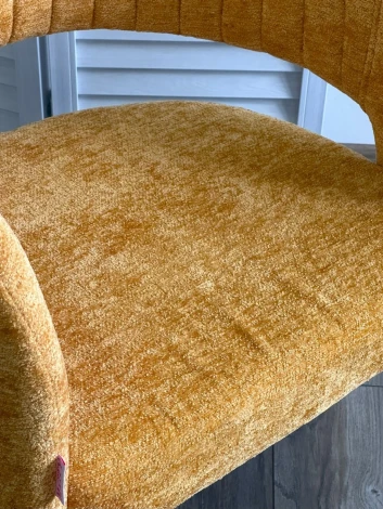 Стул M-City SNUG 3018-08 горчичный, шенилл / черный каркас