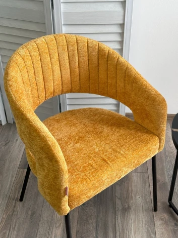 Стул M-City SNUG 3018-08 горчичный, шенилл / черный каркас