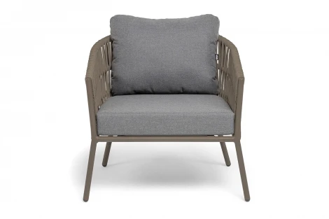 "Комо" кресло плетеное из роупа, каркас алюминий бежево-серый (RAL7006) муар, роуп серо-коричневый 23мм, ткань темно-серая 027 4SIS COM-A-001 RAL7006 Mua S-G-brown(D-gray027)