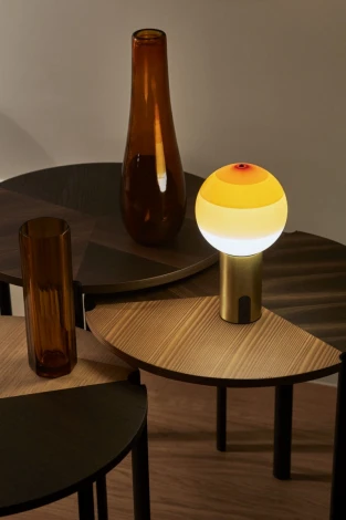 Настольная лампа Dipping Light Portable янтарный-матовая латунь Marset A691-453-3015-27K (085739)
