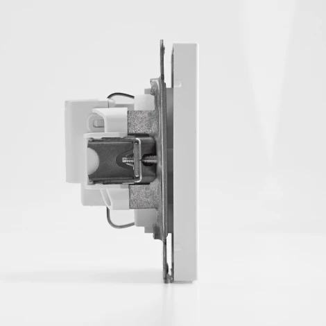 Розетка с заземлением и шторками (лотос) Systeme Electric GAL001345