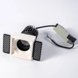 Точечный встраиваемый светодиодный светильник, квадратная рамка, белый отражатель Fiberli Mr1215 12130106