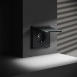 Розетка с заземлением, шторками и крышкой (графит) Voltum S70 VLS040307