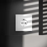 Розетка с заземлением и шторками (белый матовый) Voltum S70 VLS040202