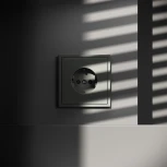 Розетка с заземлением и шторками (титан) Voltum S70 VLS040206