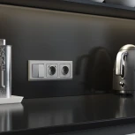 Розетка с заземлением,шторками и USB Type A+С (серебряный матовый) Werkel W1171765 (a063618)