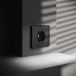 Розетка с заземлением (черный матовый) Voltum S70 VLS040108