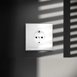 Розетка с заземлением (белый глянцевый) Voltum S70 VLS040101