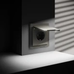 Розетка с заземлением, шторками и крышкой (шелк) Voltum S70 VLS040304