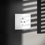 Розетка с заземлением и шторками (белый глянцевый) Voltum S70 VLS040201