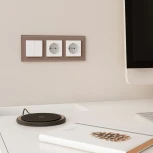 Рамка на 3 поста Favorit (латте, стекло) Werkel W0031142 (a058820)