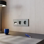 Розетка с заземлением, шторками и USB Type A+С (титан) Voltum S70 VLS040506