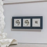 Розетка с заземлением и шторками (белый) Werkel W1171101 (a051139)