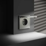 Розетка с заземлением, шторками и крышкой (сталь) Voltum S70 VLS040305