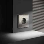 Розетка с заземлением и шторками (шелк) Voltum S70 VLS040204