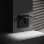 Розетка с заземлением, шторками и крышкой (черный матовый) Voltum S70 VLS040308