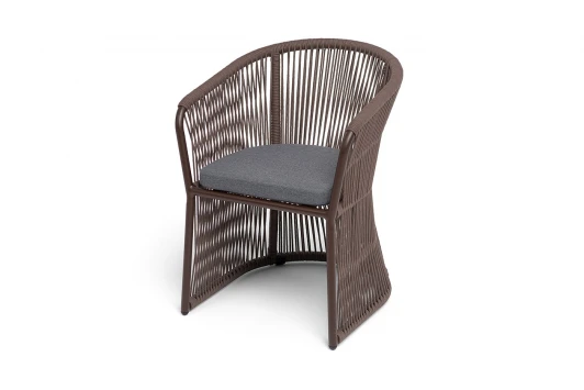 ROM-CH-003 RAL8016 Mua brown(D-gray027) "Романо" стул плетеный из роупа, каркас алюминий коричневый (RAL8016) муар, роуп коричневый круглый, ткань темно-серая 027 4SIS УТ-00013291