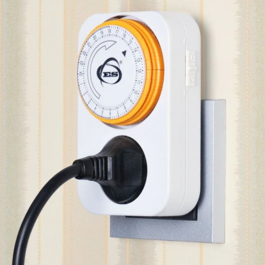 TMH-M-1 Розетка с заземлением и таймером Elektrostandard, 1 гнездо, белый с оранжевым, 16A, 3500W, 220V, IP20