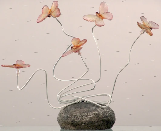 3336-5 Светильник уличный светодиодный на солнечных батареях Globo solare бабочки на камне