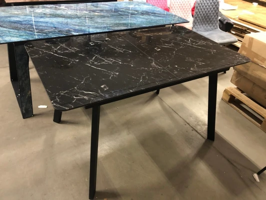 465M04314 Стеклянный стол M-City АРУБА 140 ЧЕРНЫЙ МРАМОР, стекло / черный каркас