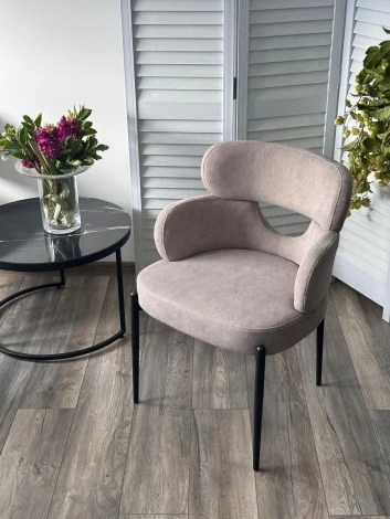 Стул M-City VALTER AR627-11B Молочный, ткань / Черный каркас