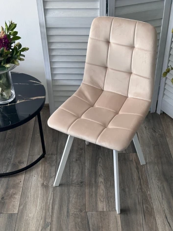 Стул M-City РИЧИ, цвет H-06 Бежевый, велюр / белый каркас