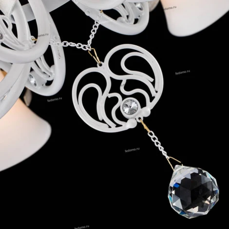 Потолочная люстра Maytoni Baroque ARM128-CL-08-W