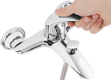 Смеситель Iddis Leaf LEASB00I02WA для ванны с душем