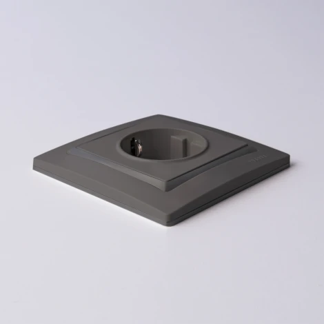 Розетка с заземлением и шторками (серо-коричневый) W1171107 (a050829)