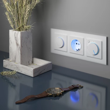 Рамка на 3 поста Favorit (белый матовый,стекло) Werkel W0031105 (a051286)