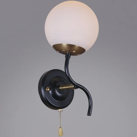 Бра с выключателем Reluce 36364-0.2-01 BK+COP (220V, шар)