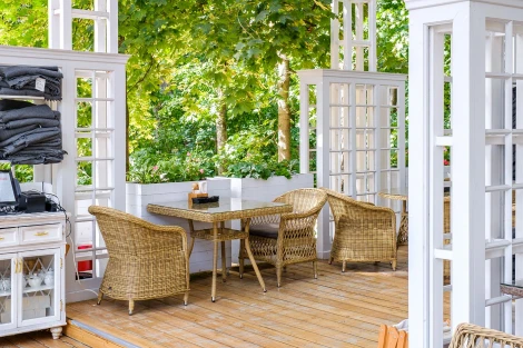 Плетеное кресло из искусственного ротанга, цвет соломенный с серой подушкой 4SIS Равенна YH-C1103W