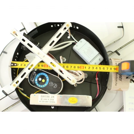 Потолочная люстра Omnilux Cargeghe OML-49217-144