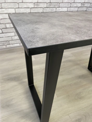 Стол от компании Мир стульев Саен 8, Черный/Бетон