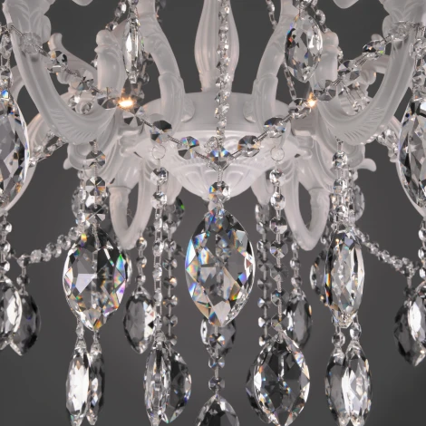 Подвесная люстра Eurosvet Veletta 10108/8 белый/прозрачный хрусталь Strotskis (220V, хрусталь Strotskis, на цепи, свеча)