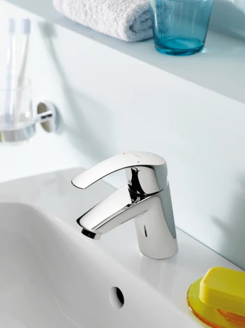 Смеситель Grohe Eurosmart New 23124002 для раковины с гигиеническим душем