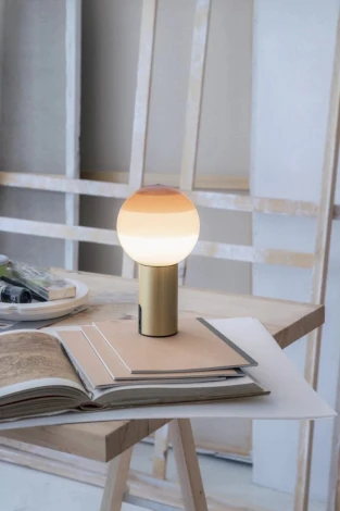 Настольная лампа Dipping Light Portable кремовый-матовая латунь Marset A691-453-3715-27K (251328)