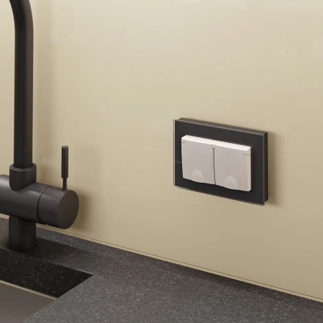 Розетка двойная влагозащ. с зазем. с защит. крышками и шторками (слоновая кость) Werkel W1172203 (a057279)