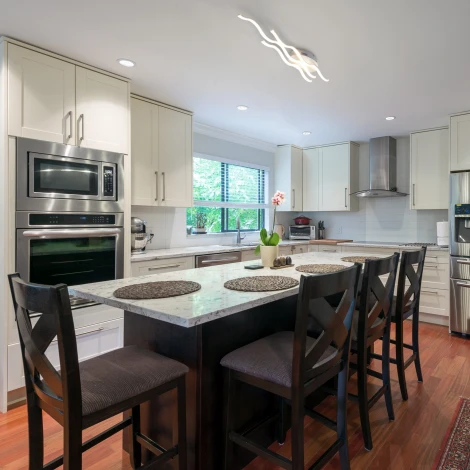 Настенно-потолочный светильник Eurosvet Gwen 90090/3 белый