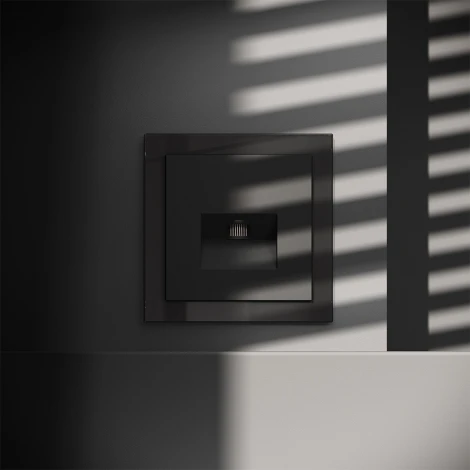 Розетка Ethernet RJ-45 (черный матовый) Voltum S70 VLS060108