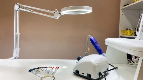 Офисная настольная лампа Uniel TLD-568 White/LED/300Lm/2700-5500K/Dimmer/X5 (220V, выключатель)