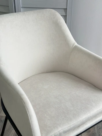 Стул M-City АЛИСТЕР, цвет RAIN 1 молочный велюр / черный каркас