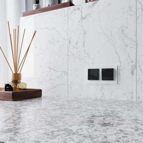 Розетка с заземлением с защит. крышкой и шторками (черный акрил) Werkel W1171248 (a064043)